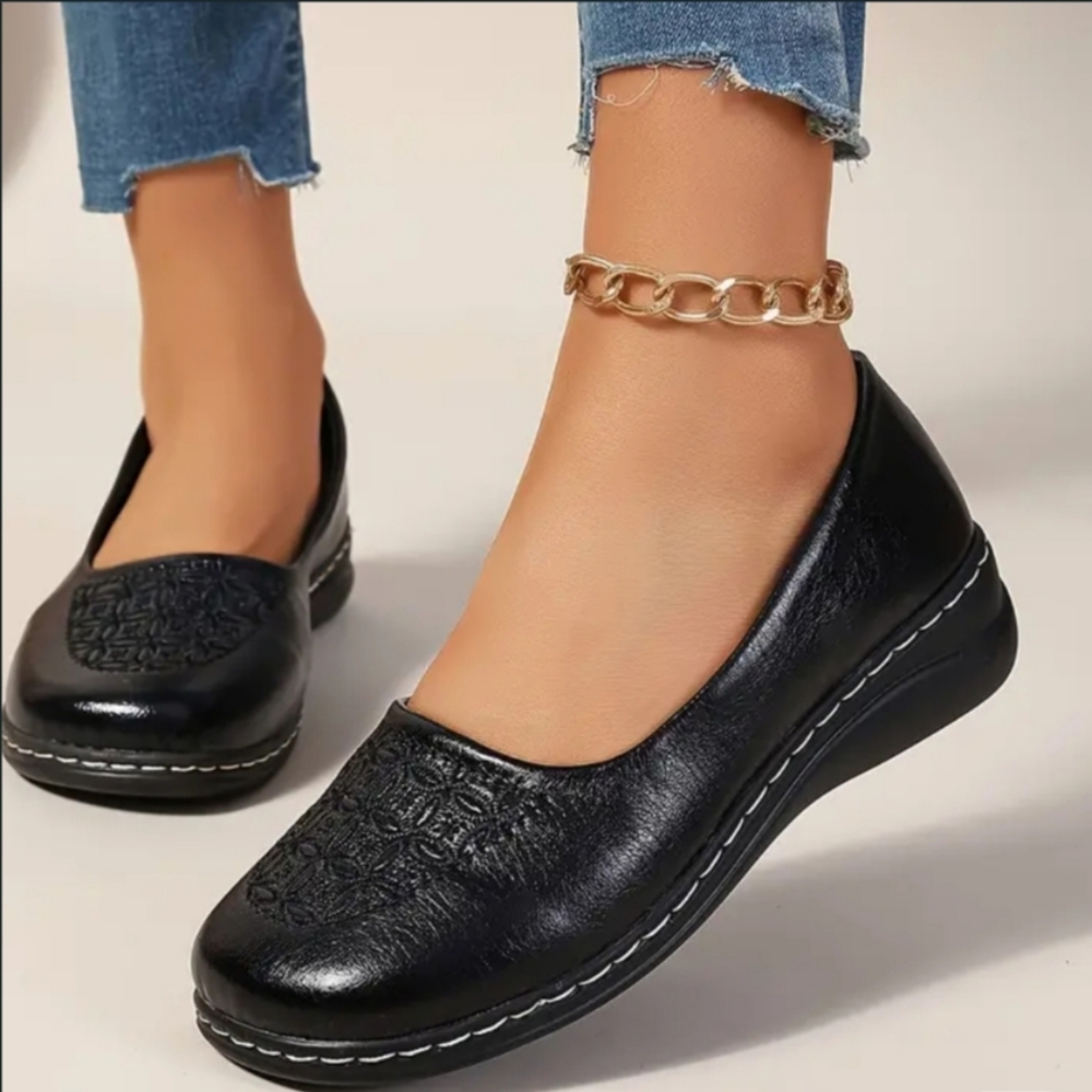 Women's casual shoes